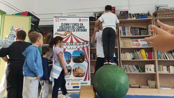 Arjabor lleva el circo y el clown a los colegios de la comarca