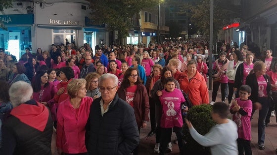 Multitudinaria marcha rosa