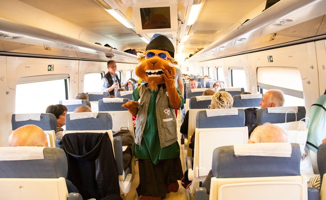 El tren turístico de los Ibores hace parada en Navalmoral