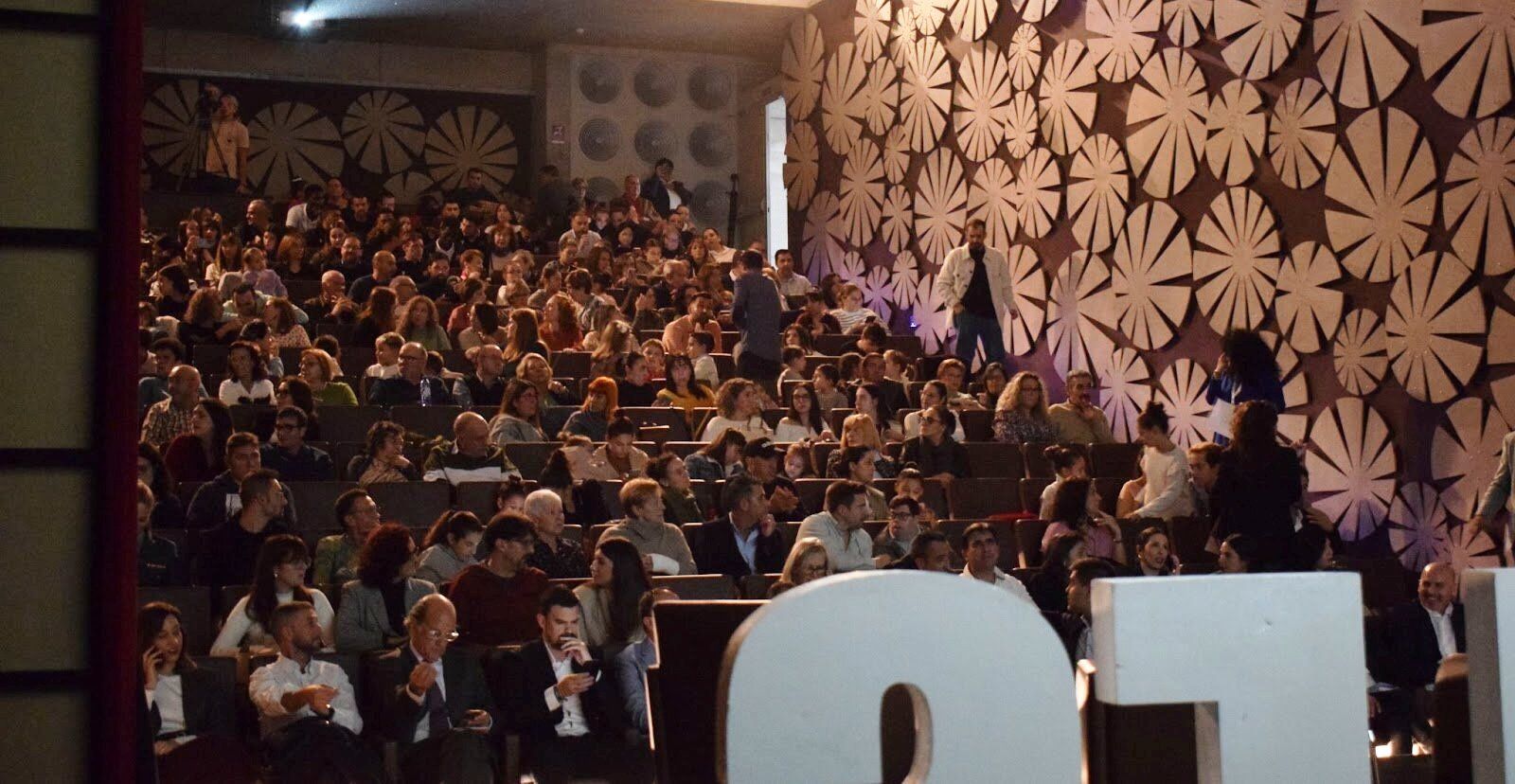 La entrega de los premios llenó el Teatro del Mercado