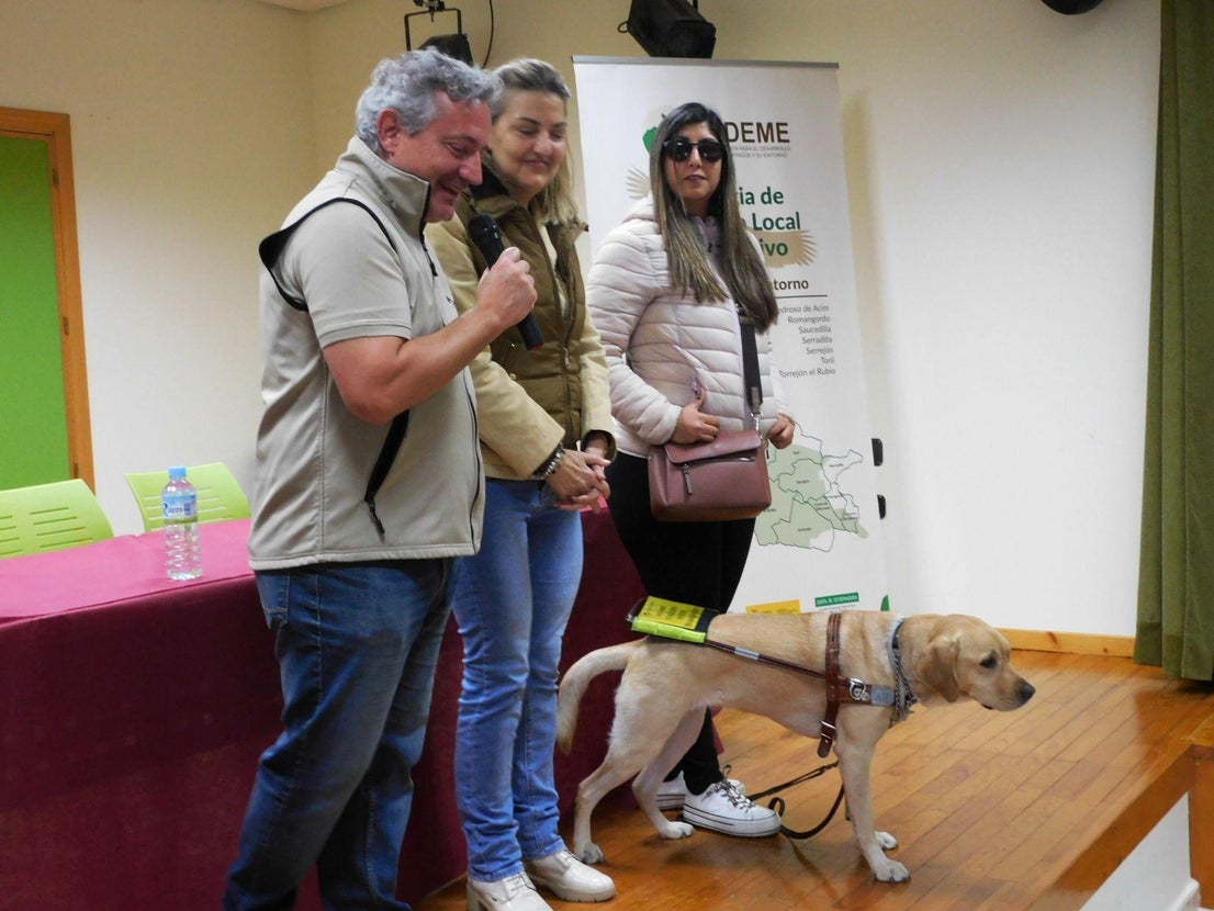 Monfragüe apuesta por el senderismo accesible para personas con deficiencia visual
