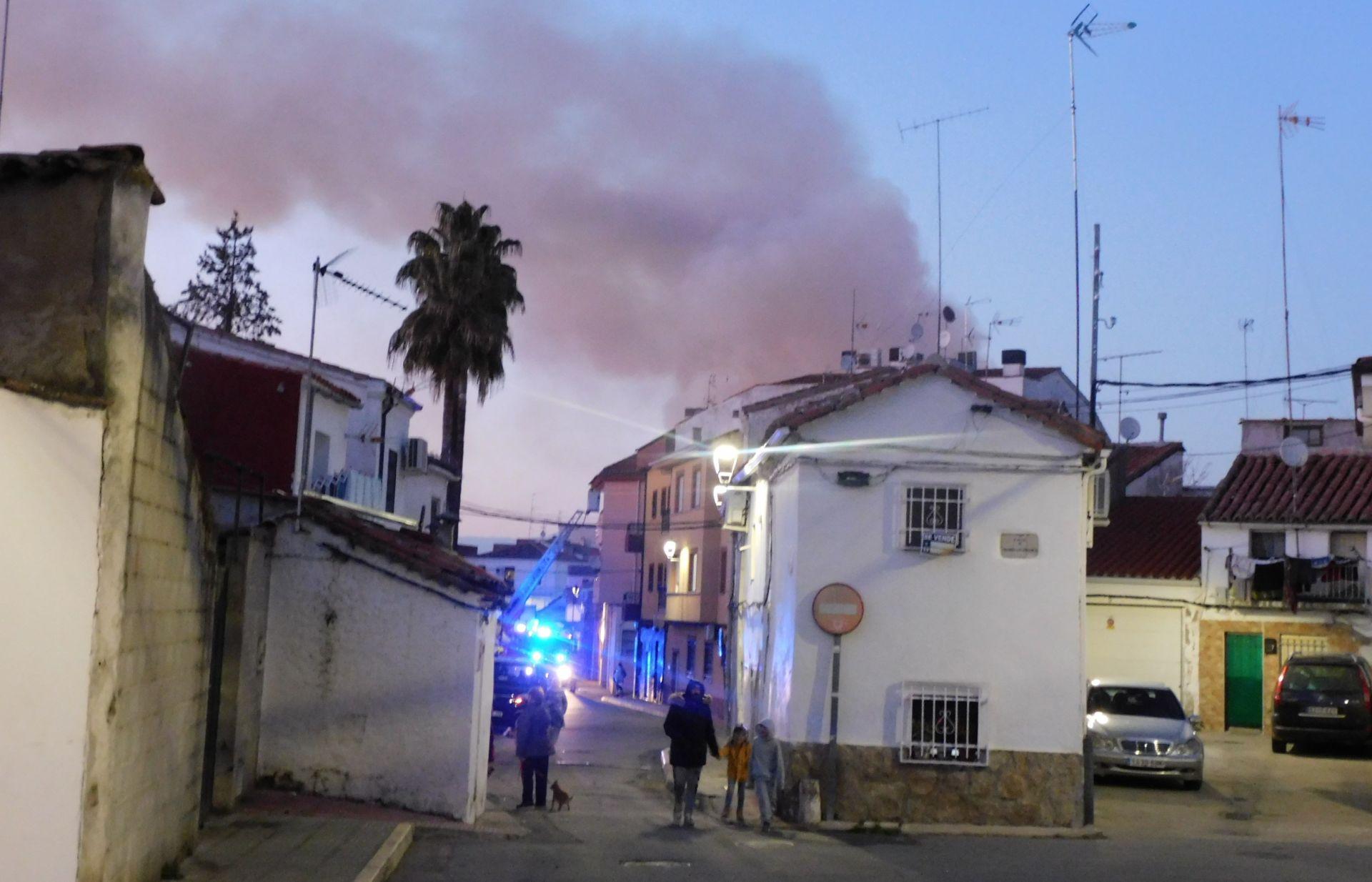 Un incendio en el 'Hospitalillo' obliga a desalojar a ocho familias