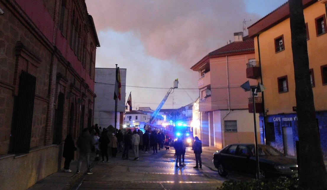 Un incendio en el 'Hospitalillo' obliga a desalojar a ocho familias