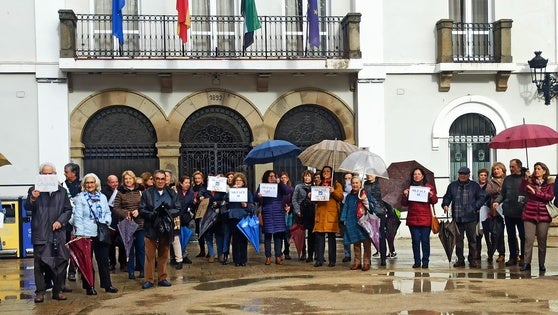 Mutualistas locales de Muface defienden en la calle la continuidad de la aseguradora