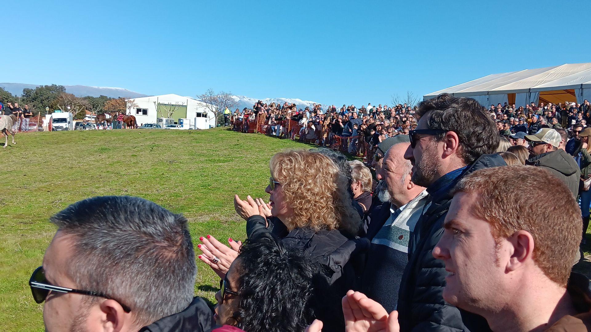 Gran ambiente en Toril en las carreras de caballos de San Blas