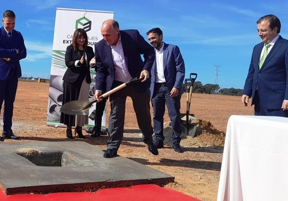 Primera piedra de la nueva instalación, hace casi dos años