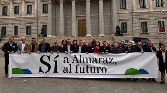 La plataforma insta al Gobierno a negociar con las empresas propietarias la continuidad de Almaraz