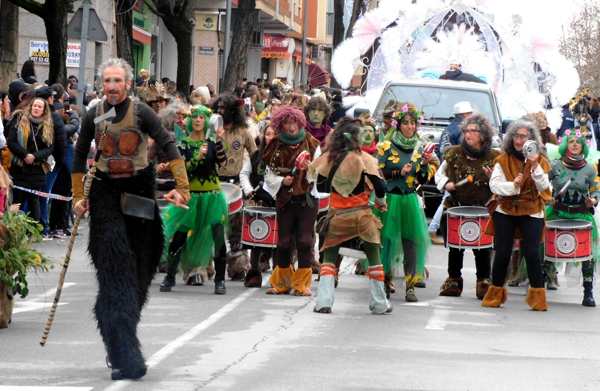 El desfile del Carnaval se impone al frío y la lluvia