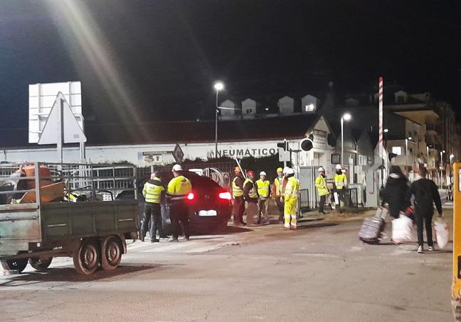 Preparativos en el paso a nivel de Pablo Luengo
