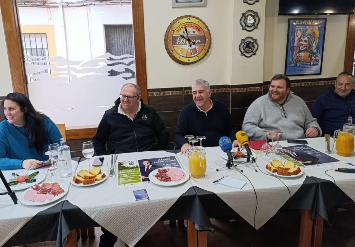 El presidente y varios directivos del Círculo Empresarial Moralo en el desayuno