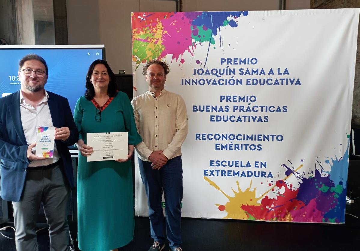 Roberto Correas, Isabel Moreno y José Ángel Mateos en la entrega de premios