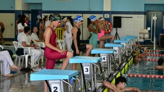 El XXI Trofeo Campo Arañuelo de natación reúne a más de 300 participantes