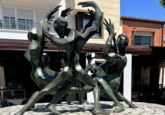 'Los Atlantes' preside la plaza Vieja desde hace tres décadas