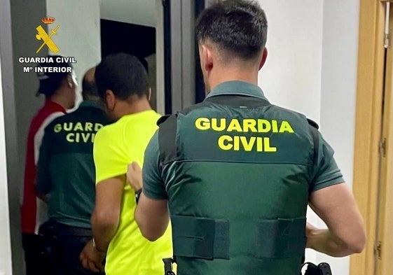 La Guardia Civil detiene a dos hombres por dos robos con violencia a la misma víctima en apenas 24 horas