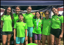 Representantes del Club Natación Moralo en Almendralejo