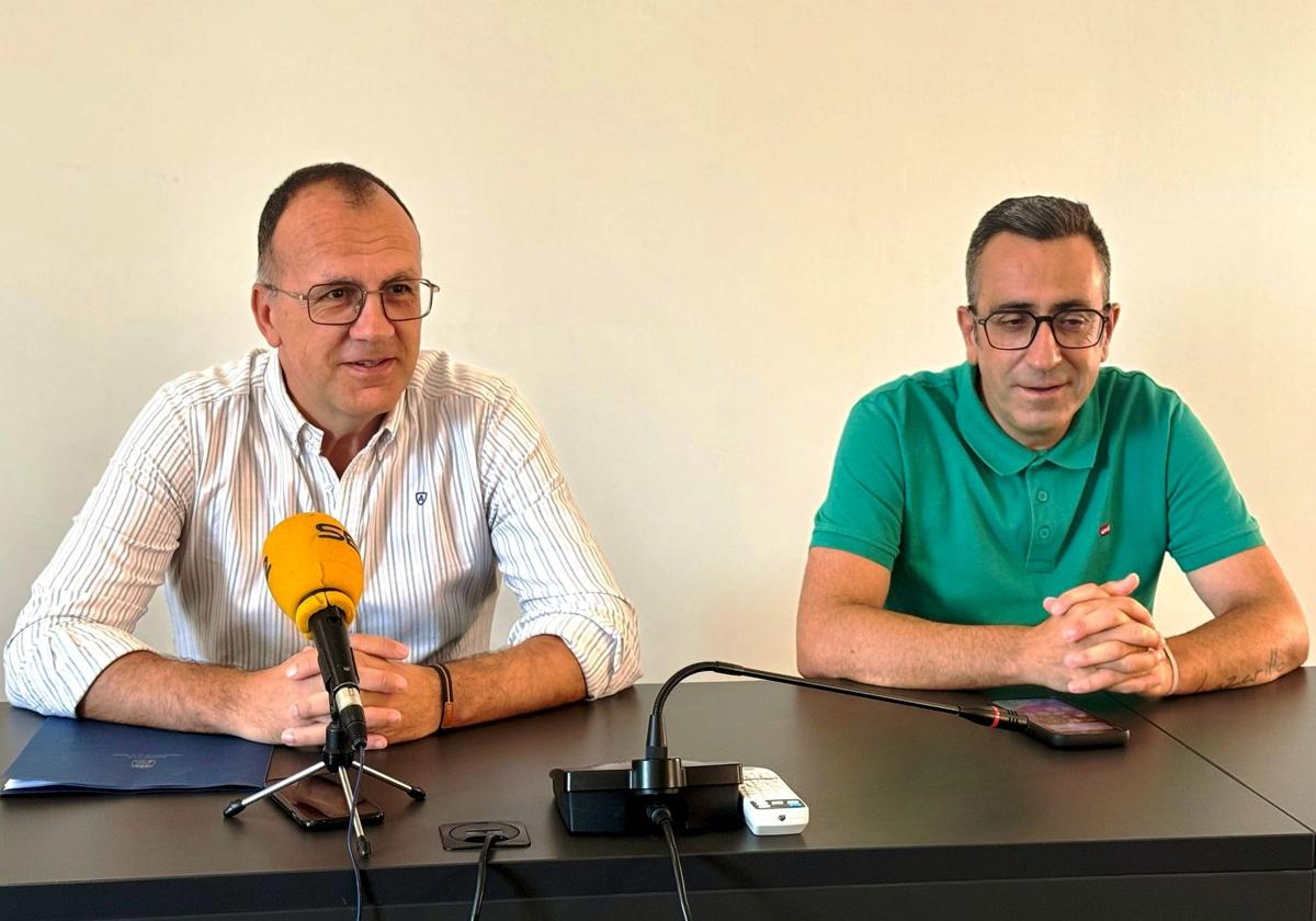 Enrique Hueso en su comparecencia del miércoles junto a Benito Besale