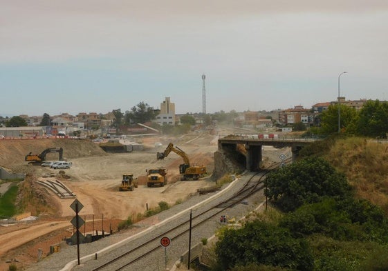 El antiguo puente de la carretera Nacional V a la espera de su derribo