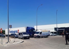 La avería de un camión junto a la rotonda de Moya provoca un caos circulatorio