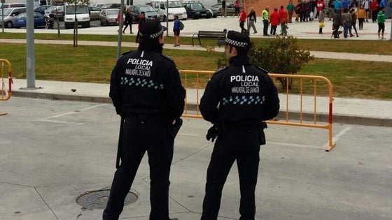 La Policía Local detiene a un hombre al que sorprenden en el interior de una vivienda