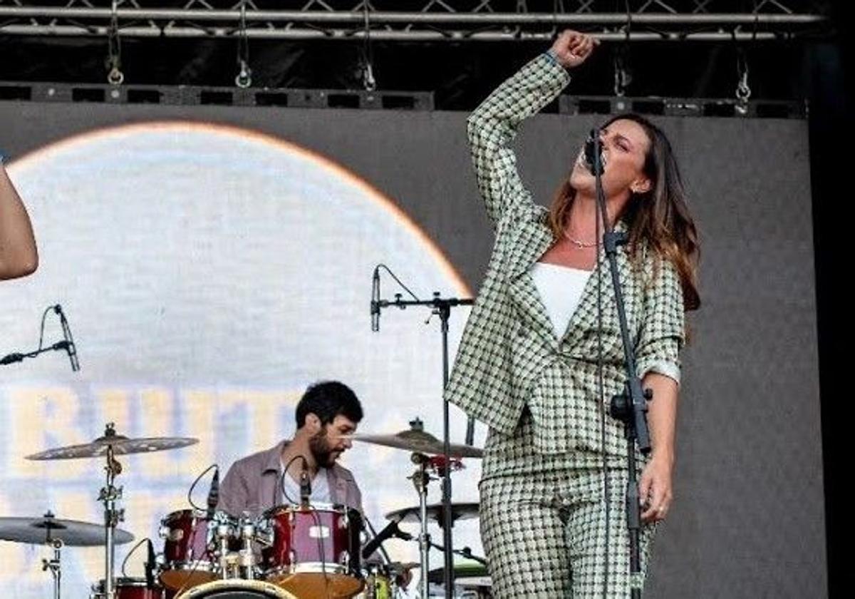 Clara Alvarado vuelve a cantar en Navalmoral