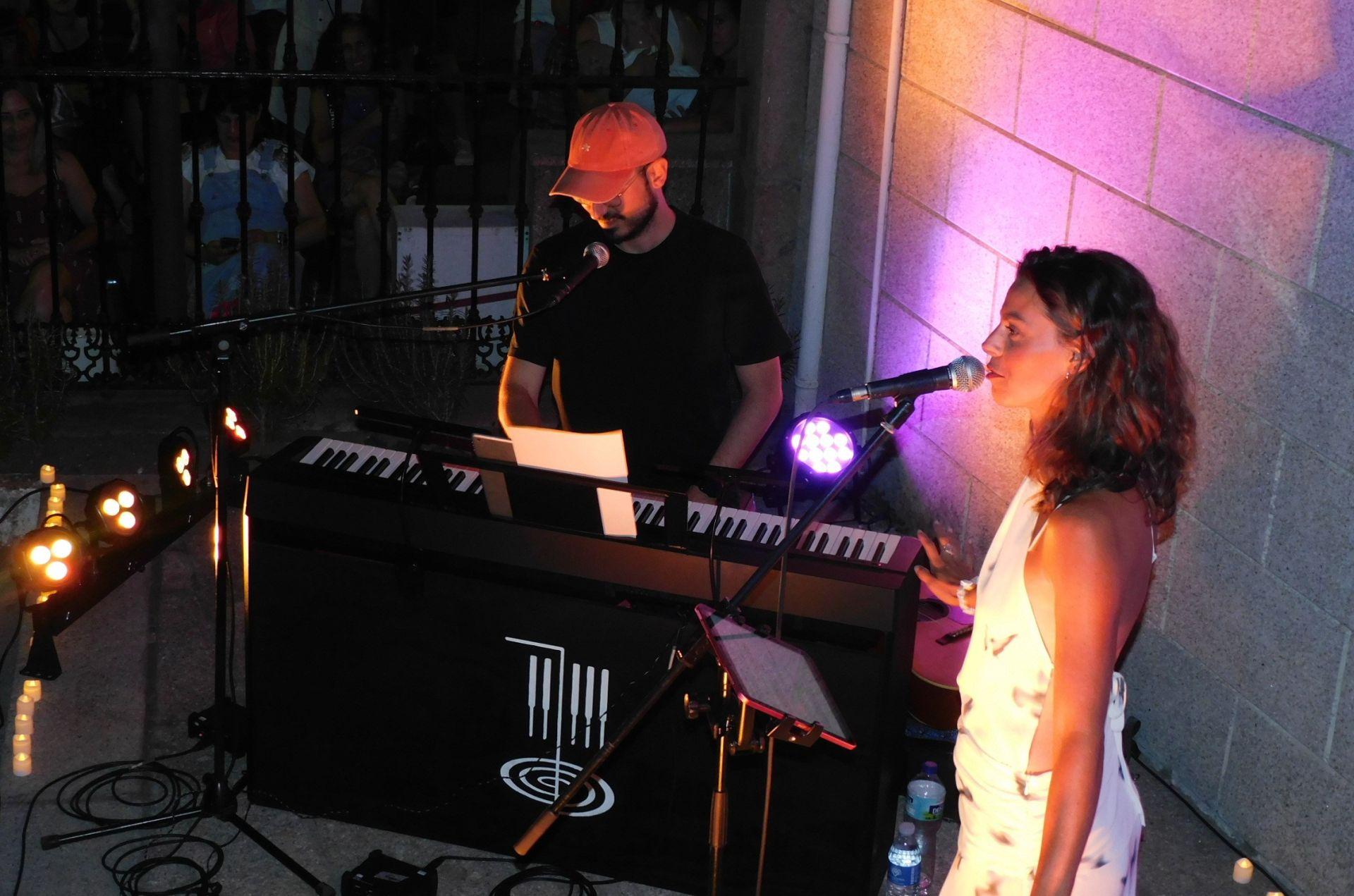 La actriz y cantante Clara Alvarado, profeta en su tierra