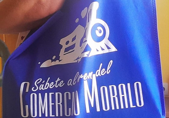 Medio centenar de locales se unen a la campaña 'Súbete al tren del comercio moralo'
