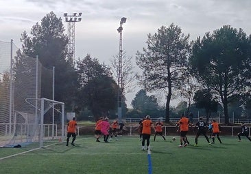 La liga comarcal de fútbol veterano mueve cada año a cerca de 400 personas