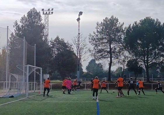 La liga comarcal de fútbol veterano mueve cada año a cerca de 400 personas