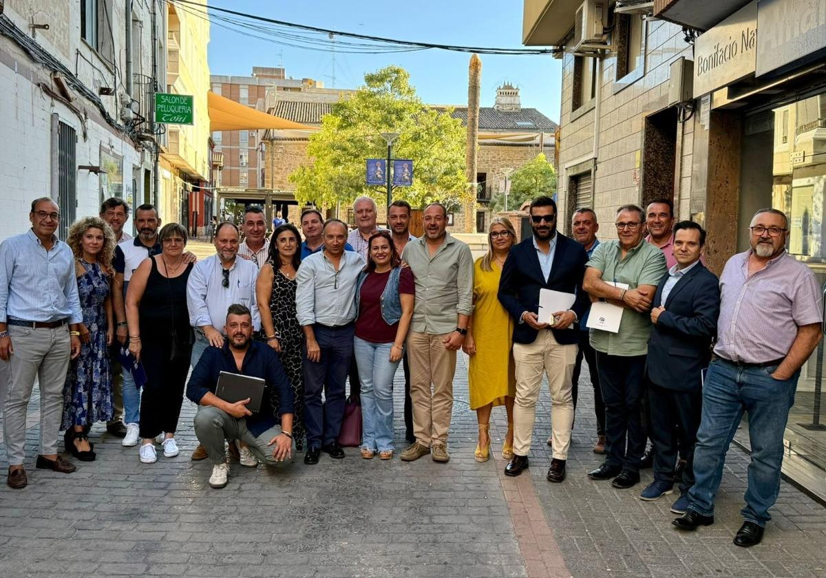 Asistentes a la reunión celebrada en Los Arcos de Baram