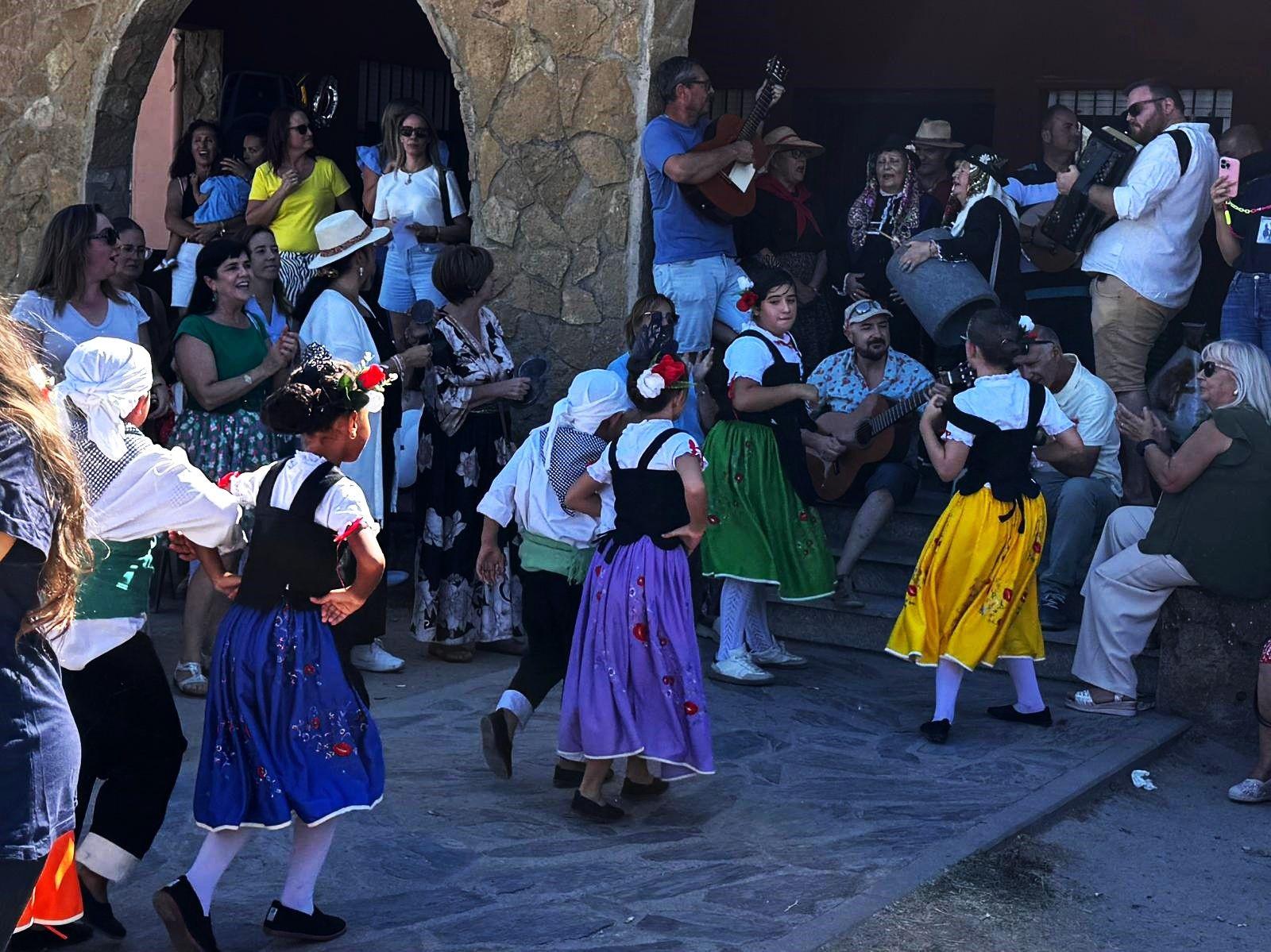 El Encinar, embajadores del folklore por el mundo