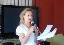Juana Amador, autora del texto, en la convivencia del 40 aniversario