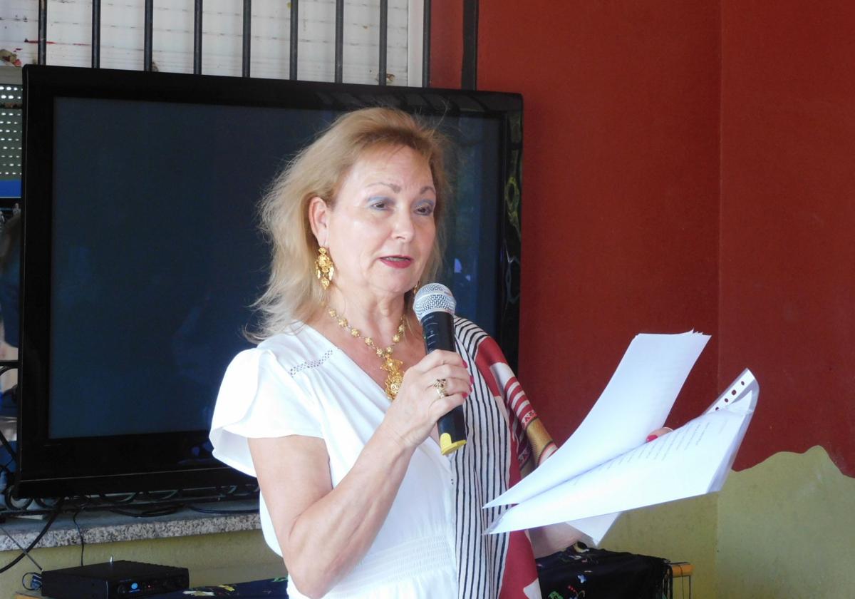 Juana Amador, autora del texto, en la convivencia del 40 aniversario