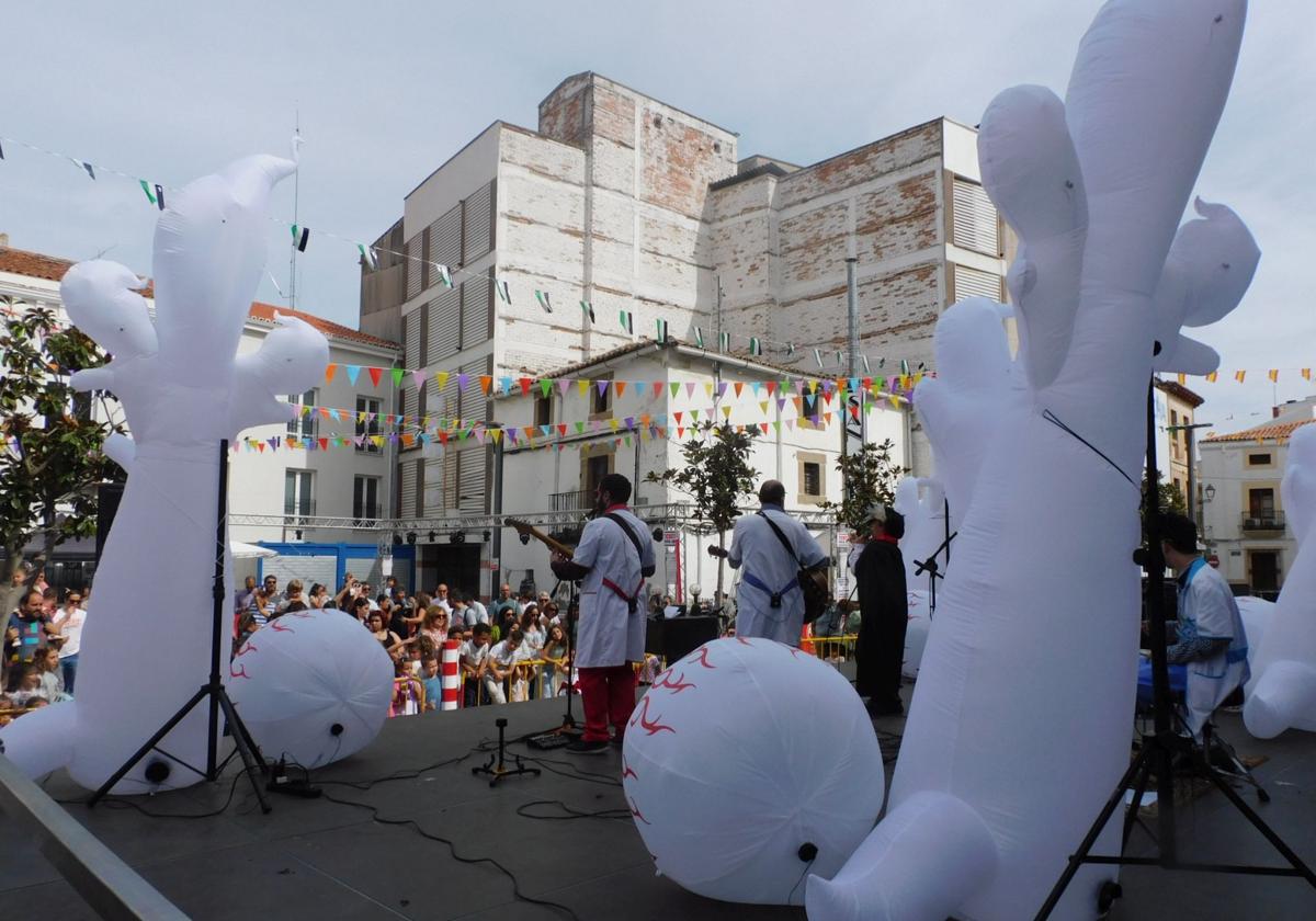 Actuación infantil del sábado en la plaza de España