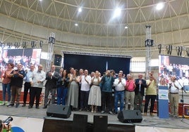 Aplausos finales tras la firma de la Alianza