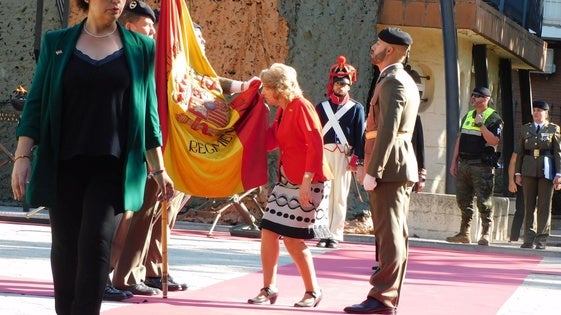 Navalmoral vive una emotiva jura de bandera civil