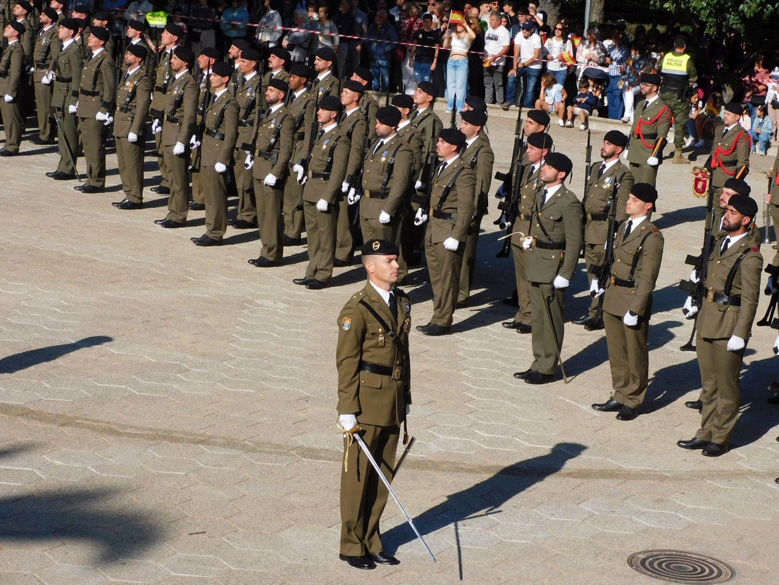 Unos 200 'jurandos' protagonizan una emotiva jura de bandera para personal civil