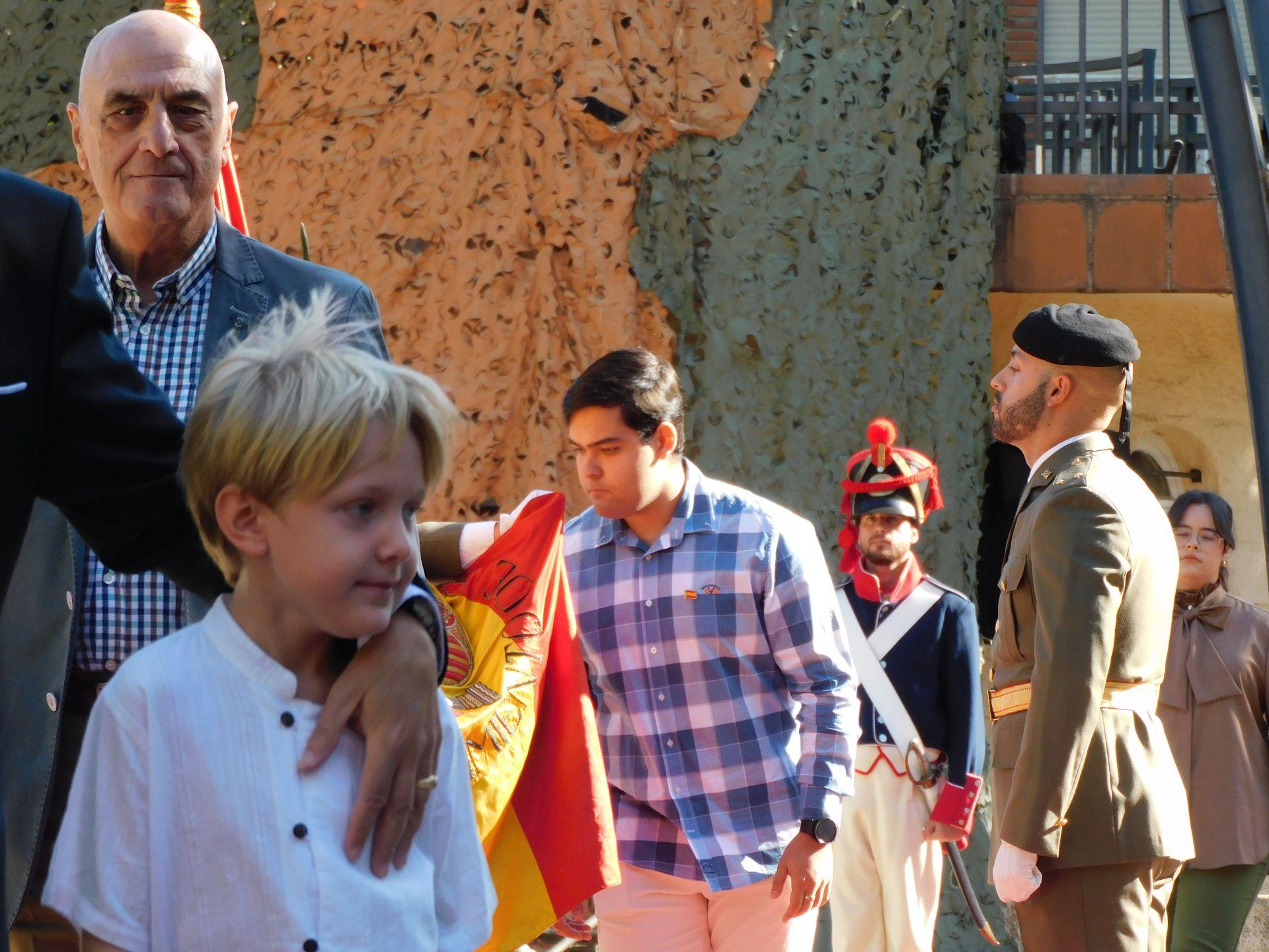 Unos 200 'jurandos' protagonizan una emotiva jura de bandera para personal civil