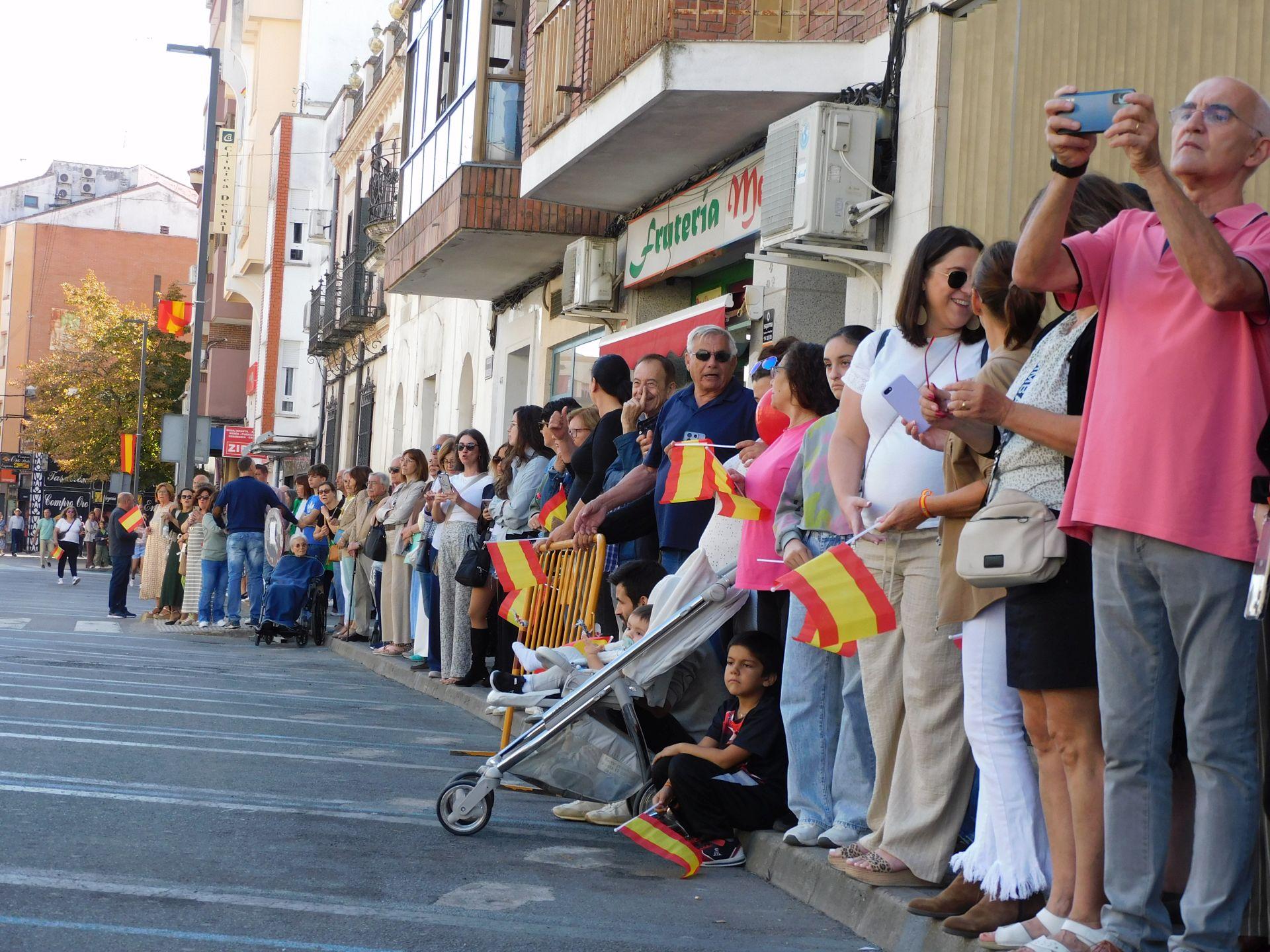 Unos 200 'jurandos' protagonizan una emotiva jura de bandera para personal civil