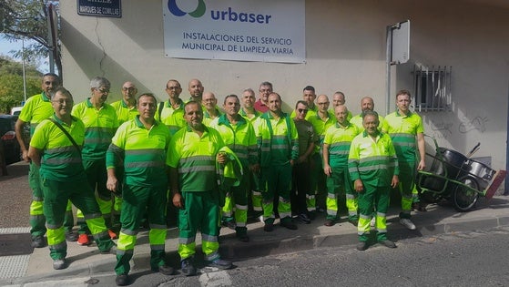 Trabajadores de la limpieza se concentran para pedir respeto hacia su labor