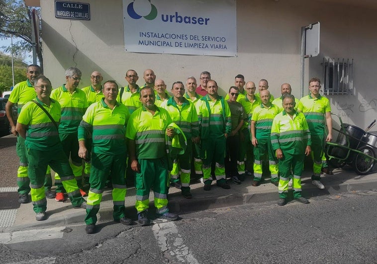 Trabajadores de la limpieza se concentran para pedir respeto hacia su labor
