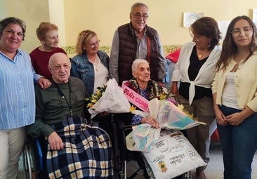 Victoria Gómez sopla las velas de su 100 cumpleaños