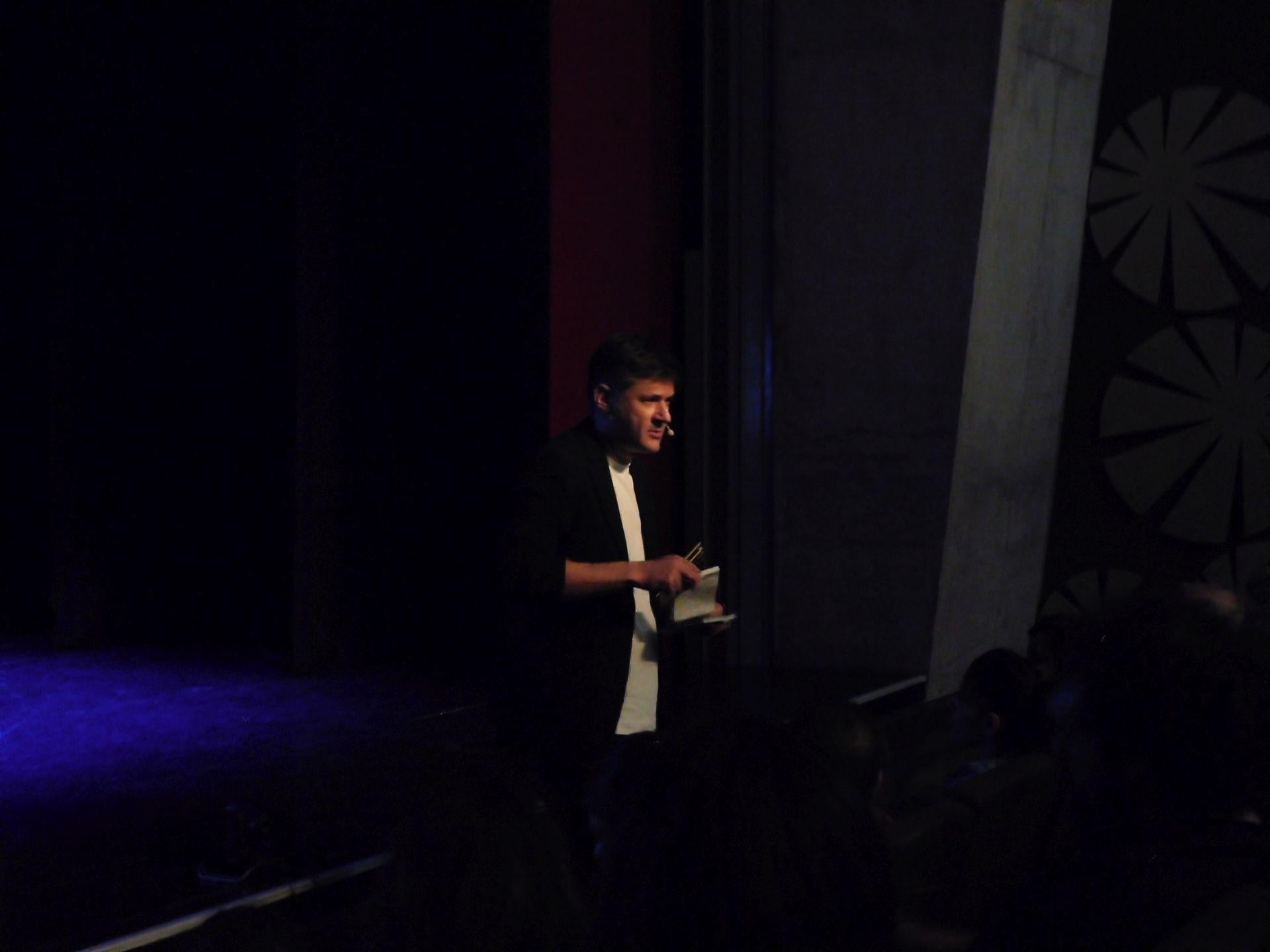 Cobami, entre el mentalismo y el espiritismo con &#039;Séance&#039;