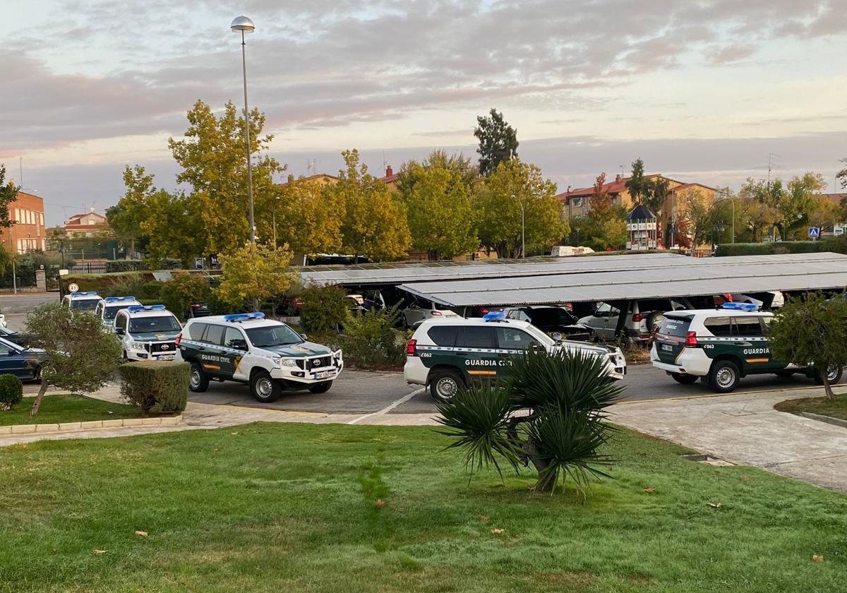 Abundante presencia de la Guardia Civil en el poblado