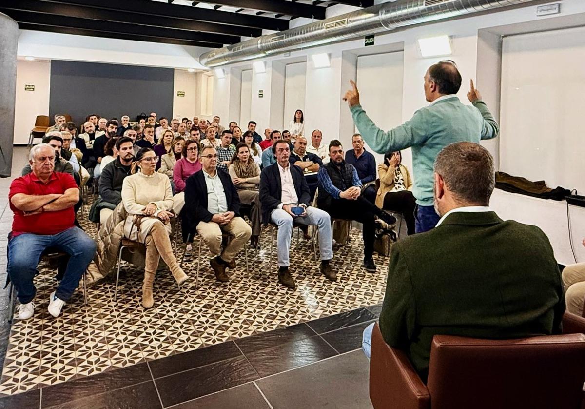 Imagen del salón de actos de La Inmaculada durante la reunión