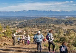 Cerca de 250 senderistas disfrutan de la III Ruta Entreparques