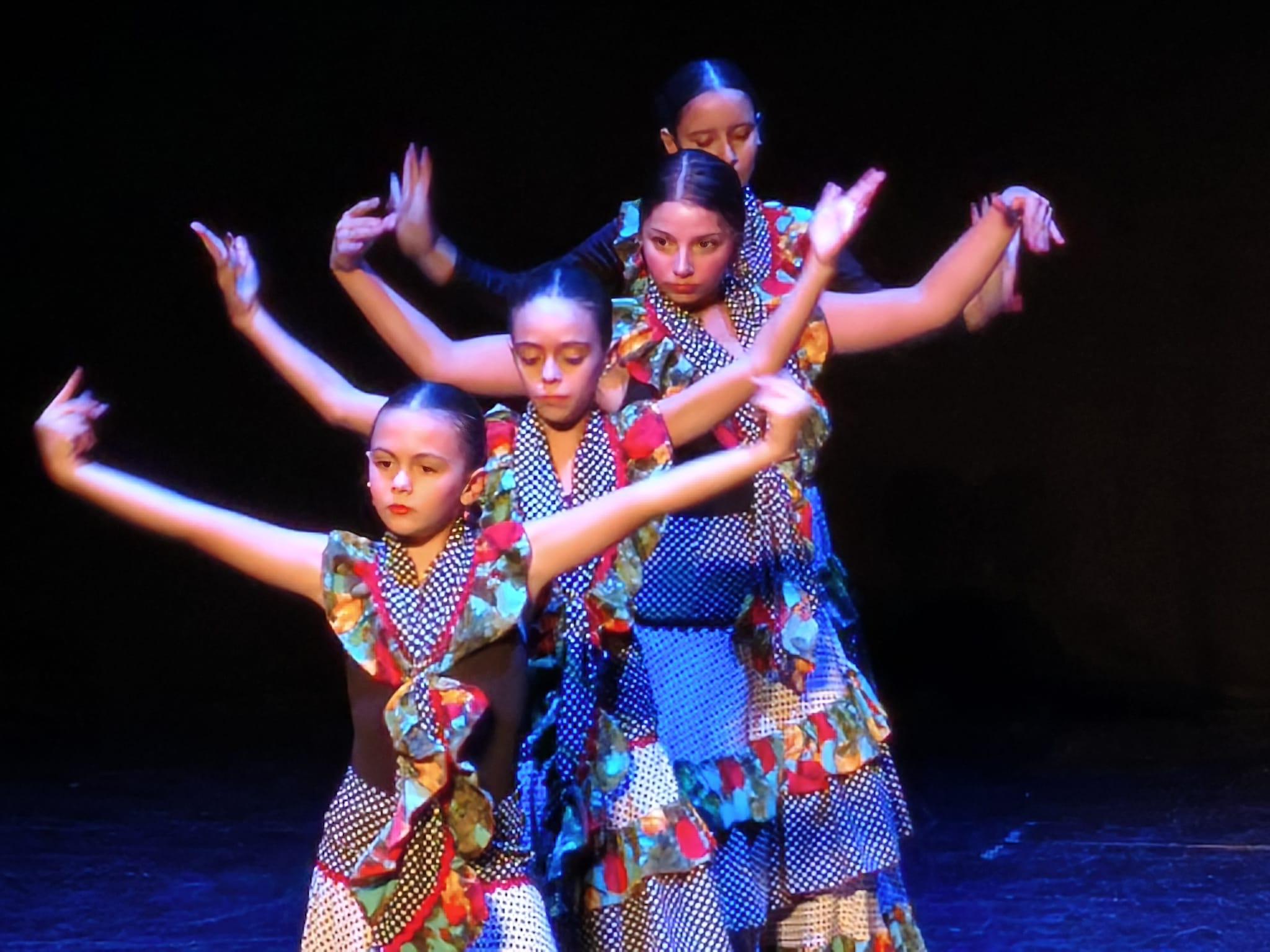 Música y humor 'adelantan' la fiesta en el primer festival navideño