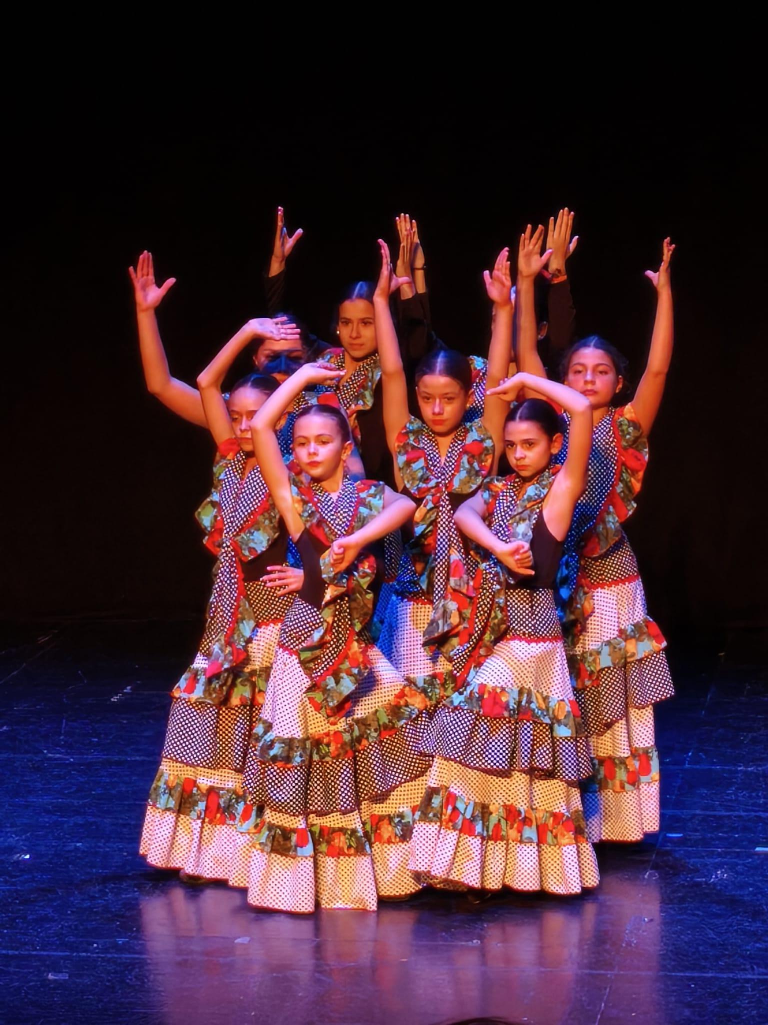 Música y humor 'adelantan' la fiesta en el primer festival navideño