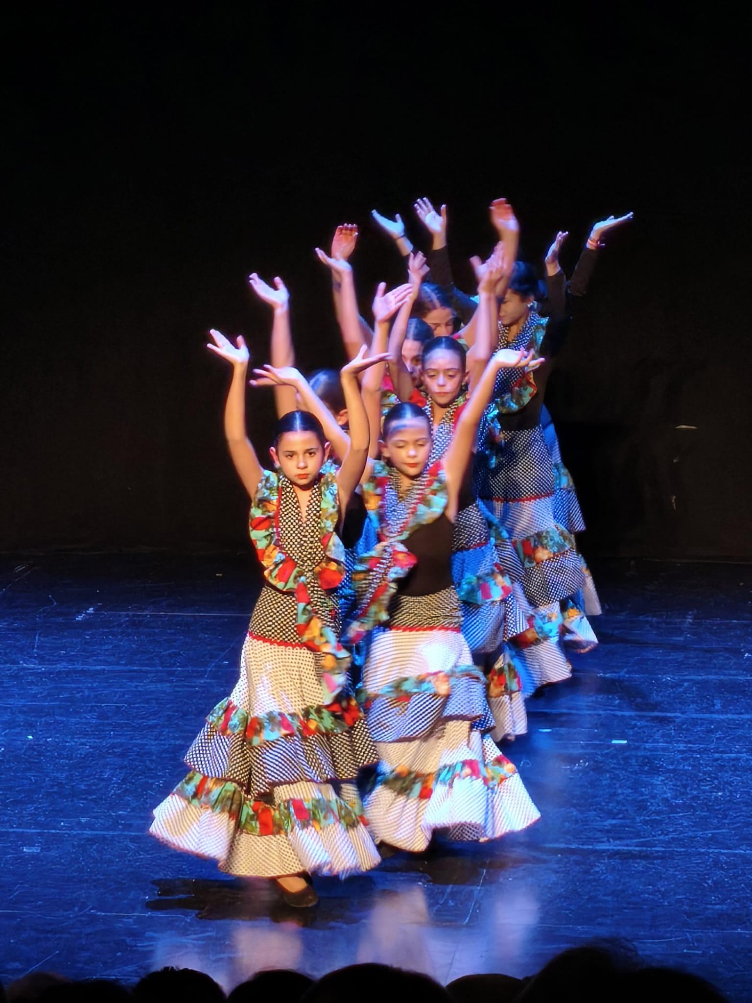 Música y humor 'adelantan' la fiesta en el primer festival navideño