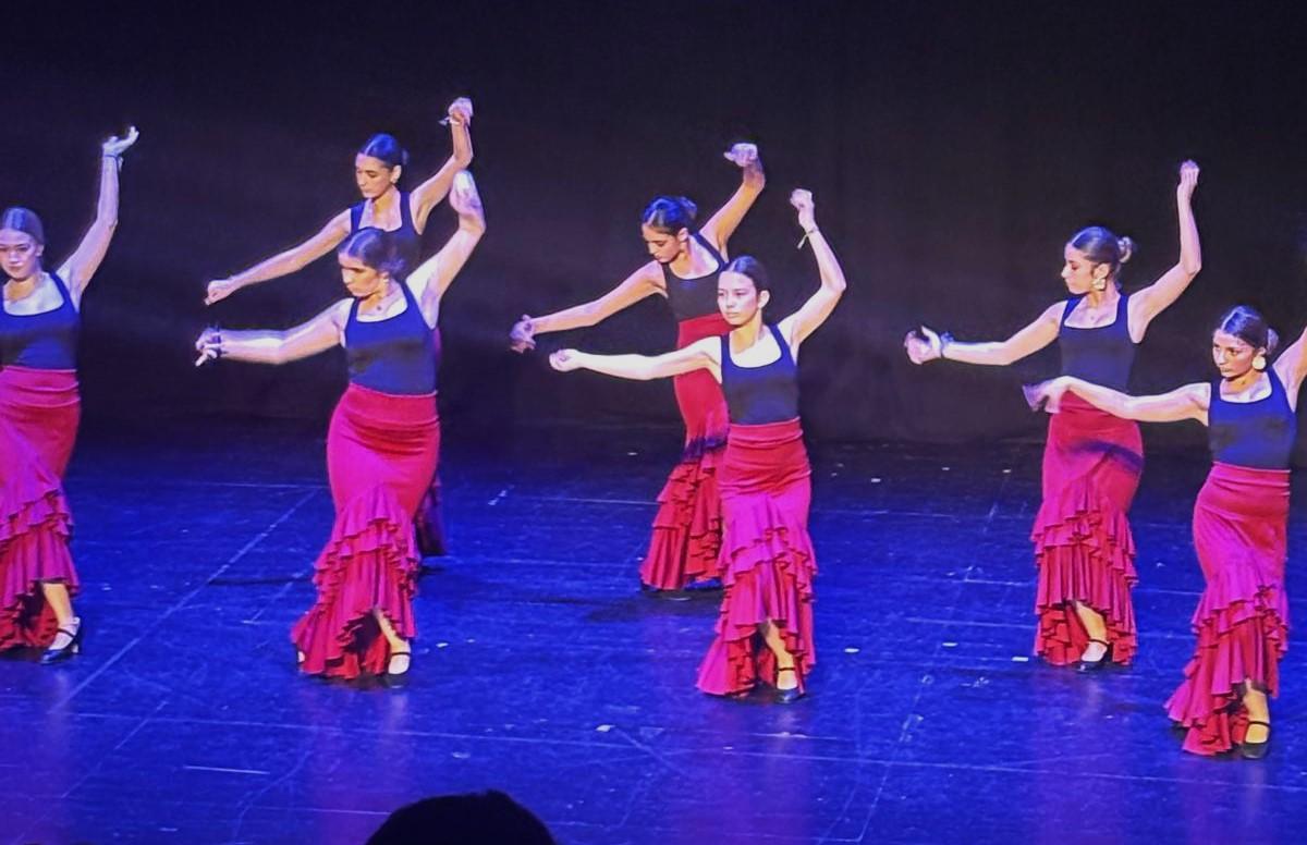 Música y humor 'adelantan' la fiesta en el primer festival navideño