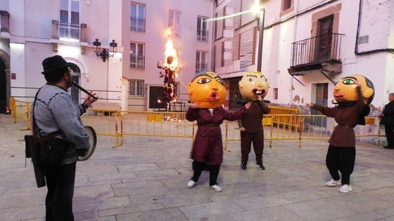 El Hombre Inicuo vuelve a la plaza de España
